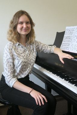 <b>Horáková Aneta</b><br>klavír